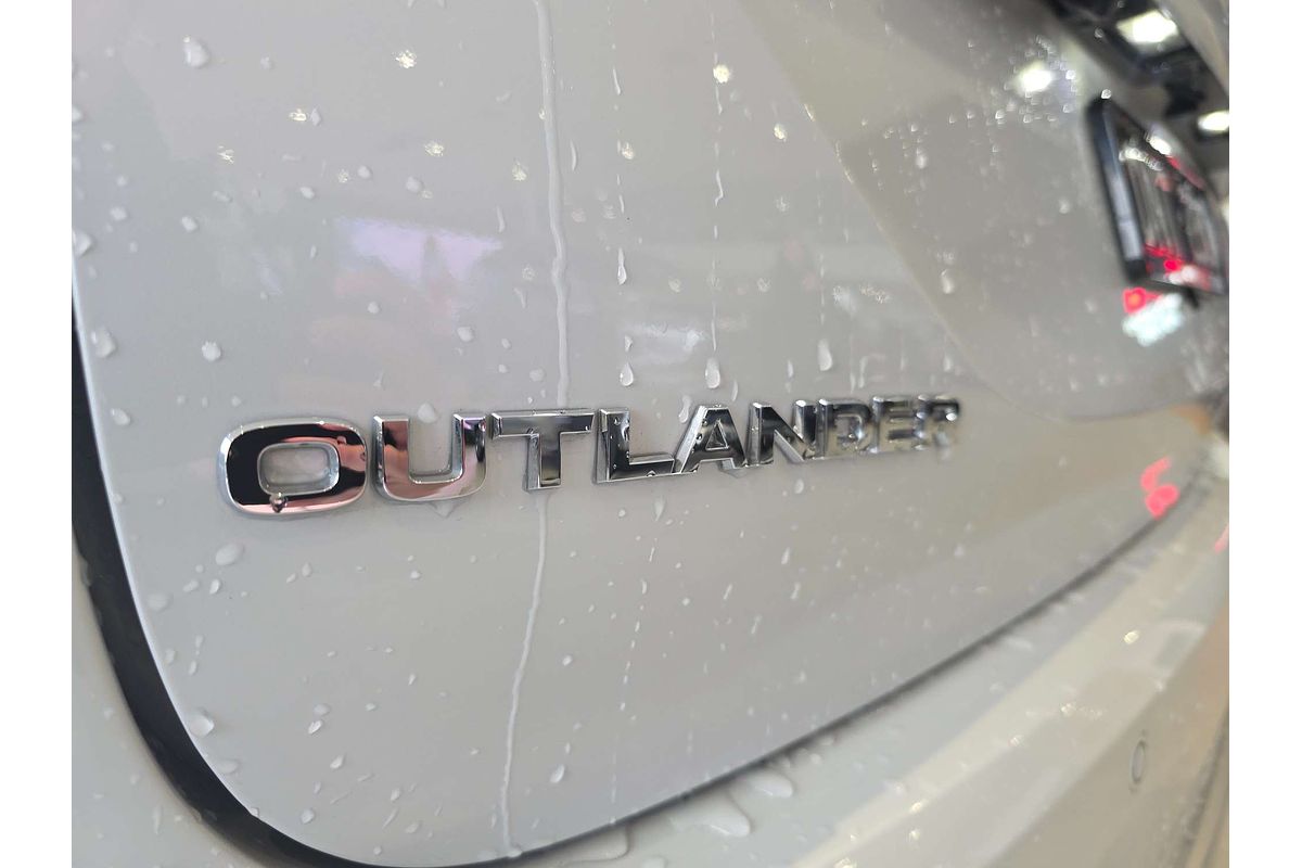 2024 Mitsubishi Outlander LS ZM