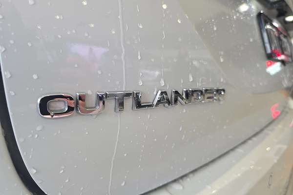 2024 Mitsubishi Outlander LS ZM