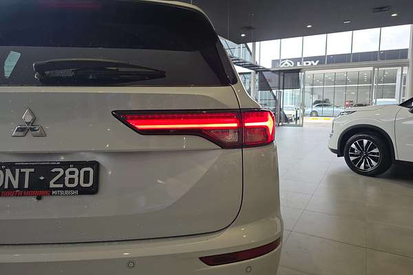 2024 Mitsubishi Outlander LS ZM