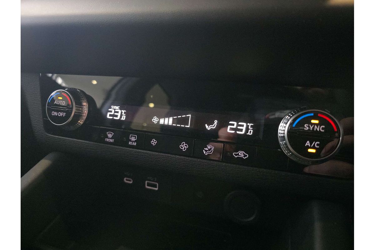 2024 Mitsubishi Outlander LS ZM