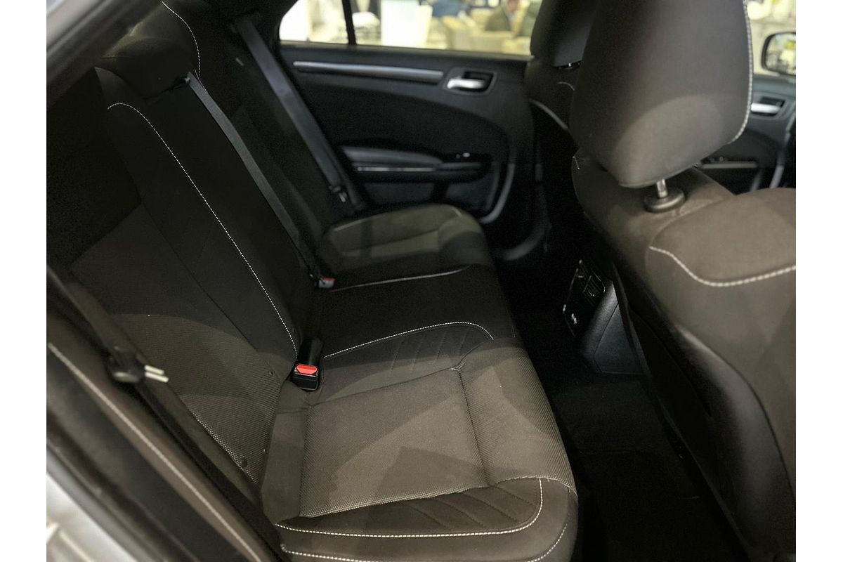 2021 Chrysler 300 SRT Core LX