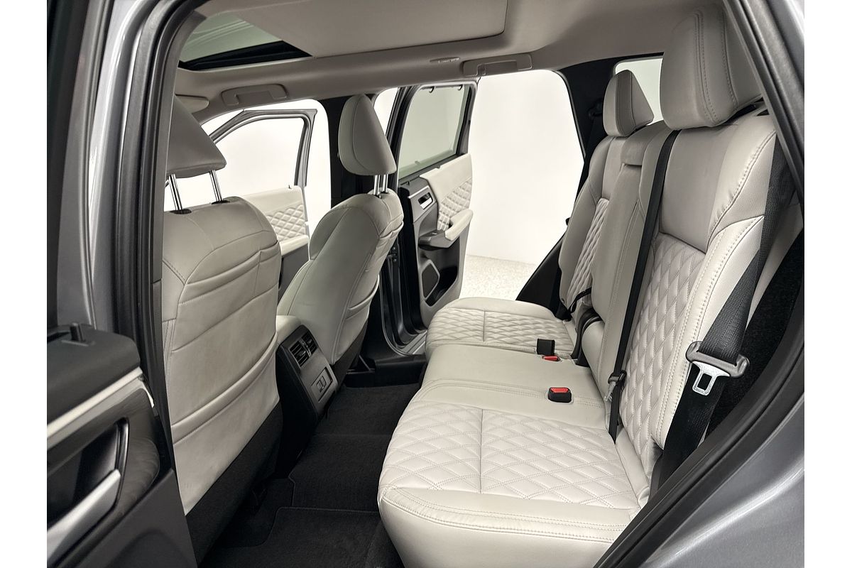 2023 Mitsubishi Outlander Exceed ZM