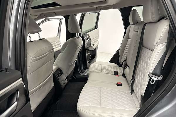 2023 Mitsubishi Outlander Exceed ZM
