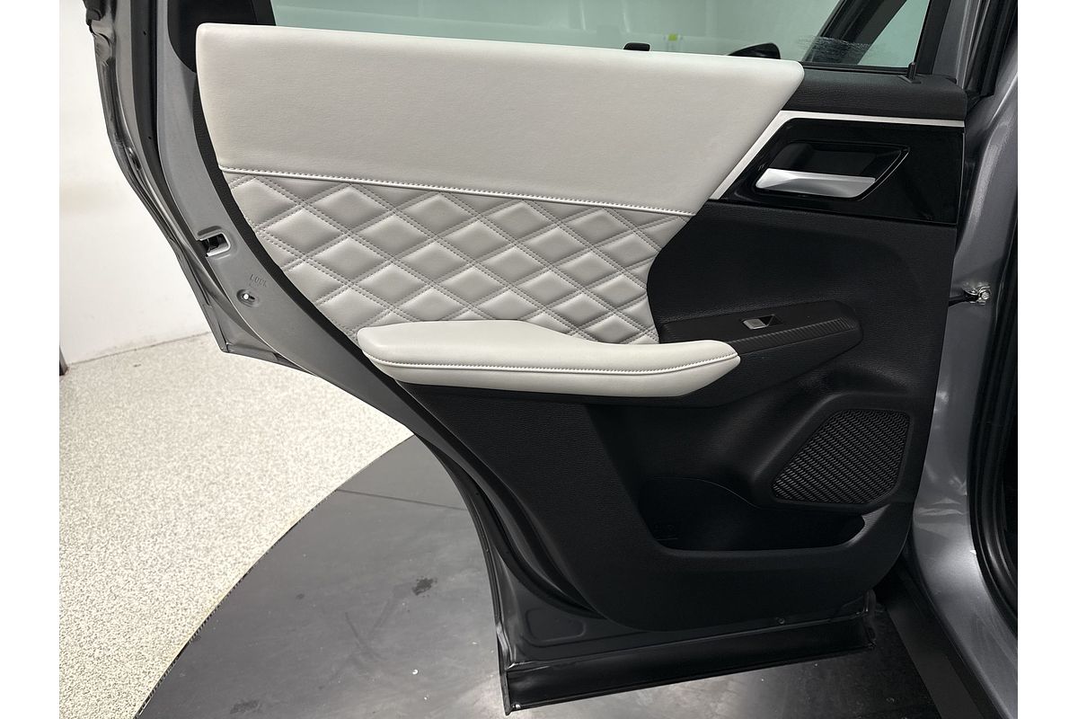 2023 Mitsubishi Outlander Exceed ZM