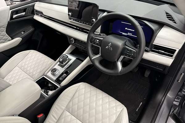 2023 Mitsubishi Outlander Exceed ZM