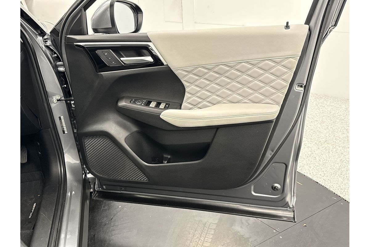 2023 Mitsubishi Outlander Exceed ZM