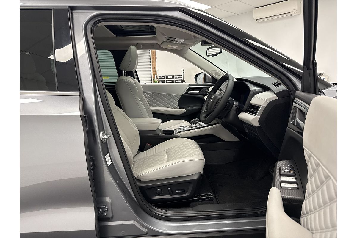 2023 Mitsubishi Outlander Exceed ZM