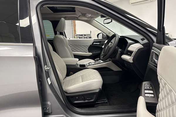 2023 Mitsubishi Outlander Exceed ZM