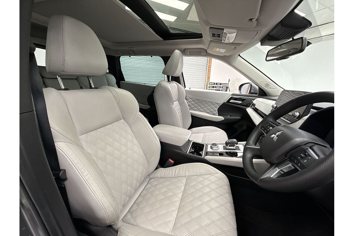 2023 Mitsubishi Outlander Exceed ZM