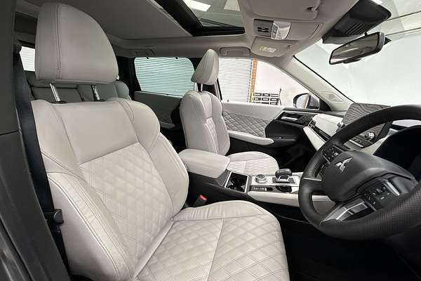 2023 Mitsubishi Outlander Exceed ZM