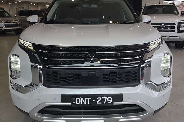 2024 Mitsubishi Outlander LS ZM