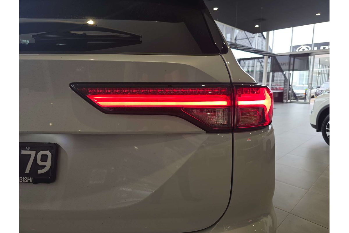 2024 Mitsubishi Outlander LS ZM