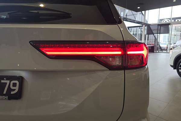 2024 Mitsubishi Outlander LS ZM