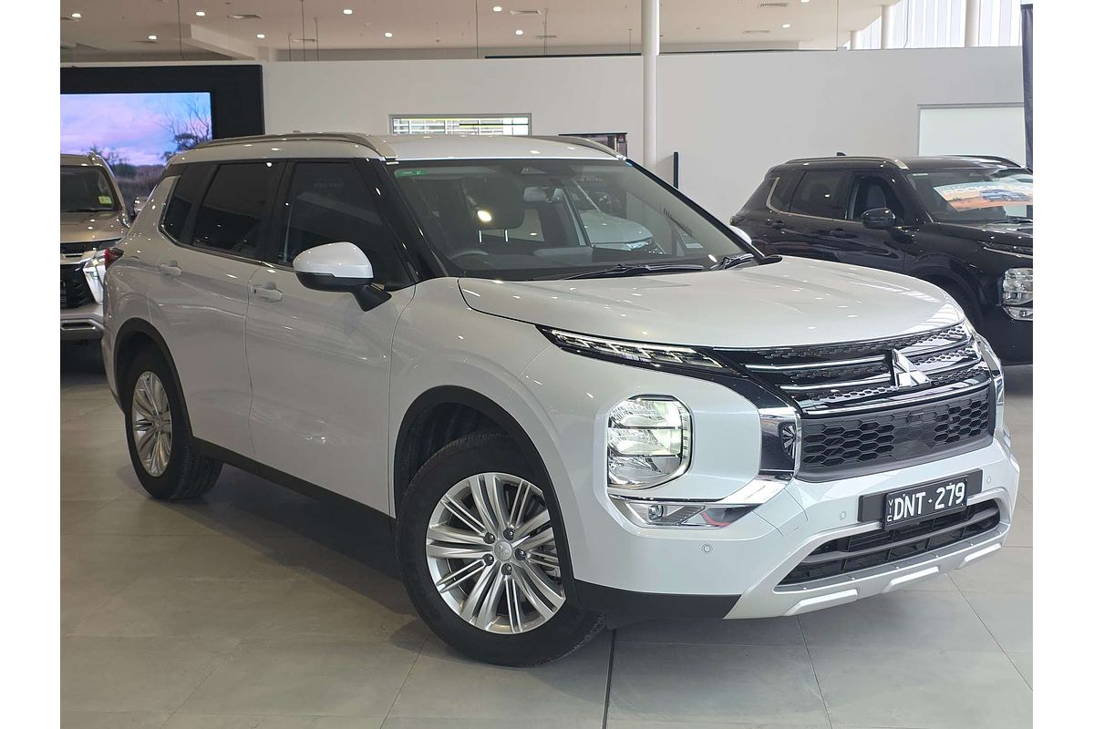 2024 Mitsubishi Outlander LS ZM