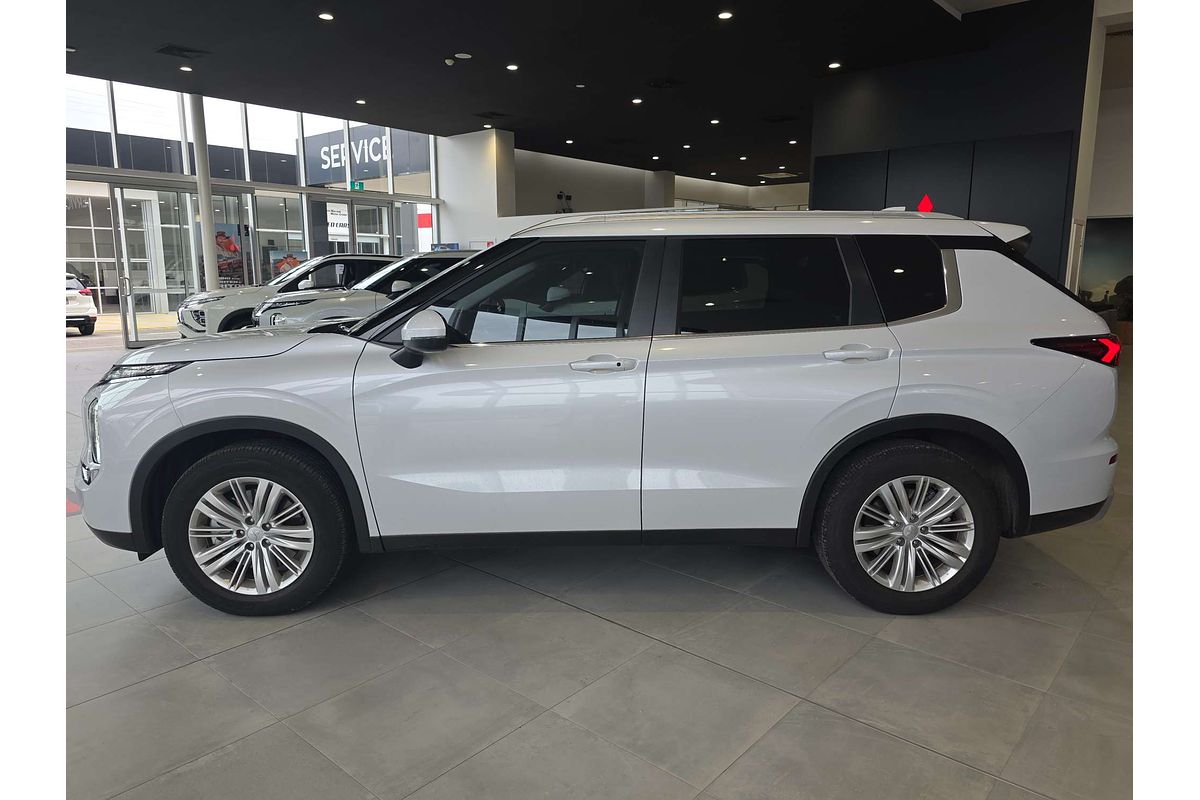 2024 Mitsubishi Outlander LS ZM