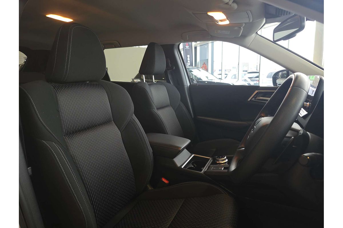 2024 Mitsubishi Outlander LS ZM