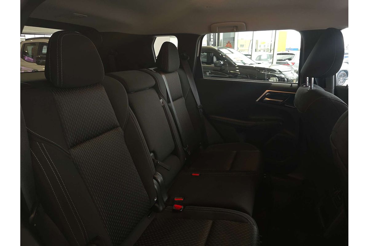 2024 Mitsubishi Outlander LS ZM