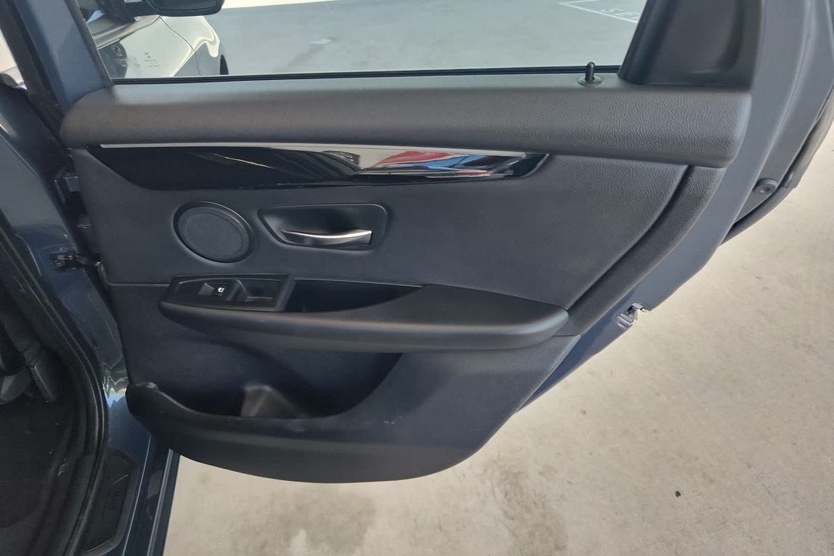 2014 BMW 2 Series 218d Sport Line F45