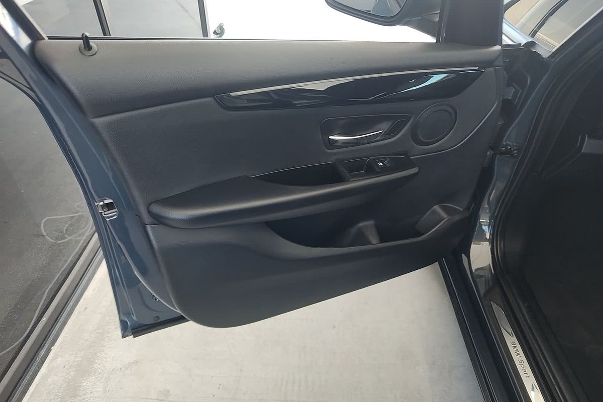 2014 BMW 2 Series 218d Sport Line F45