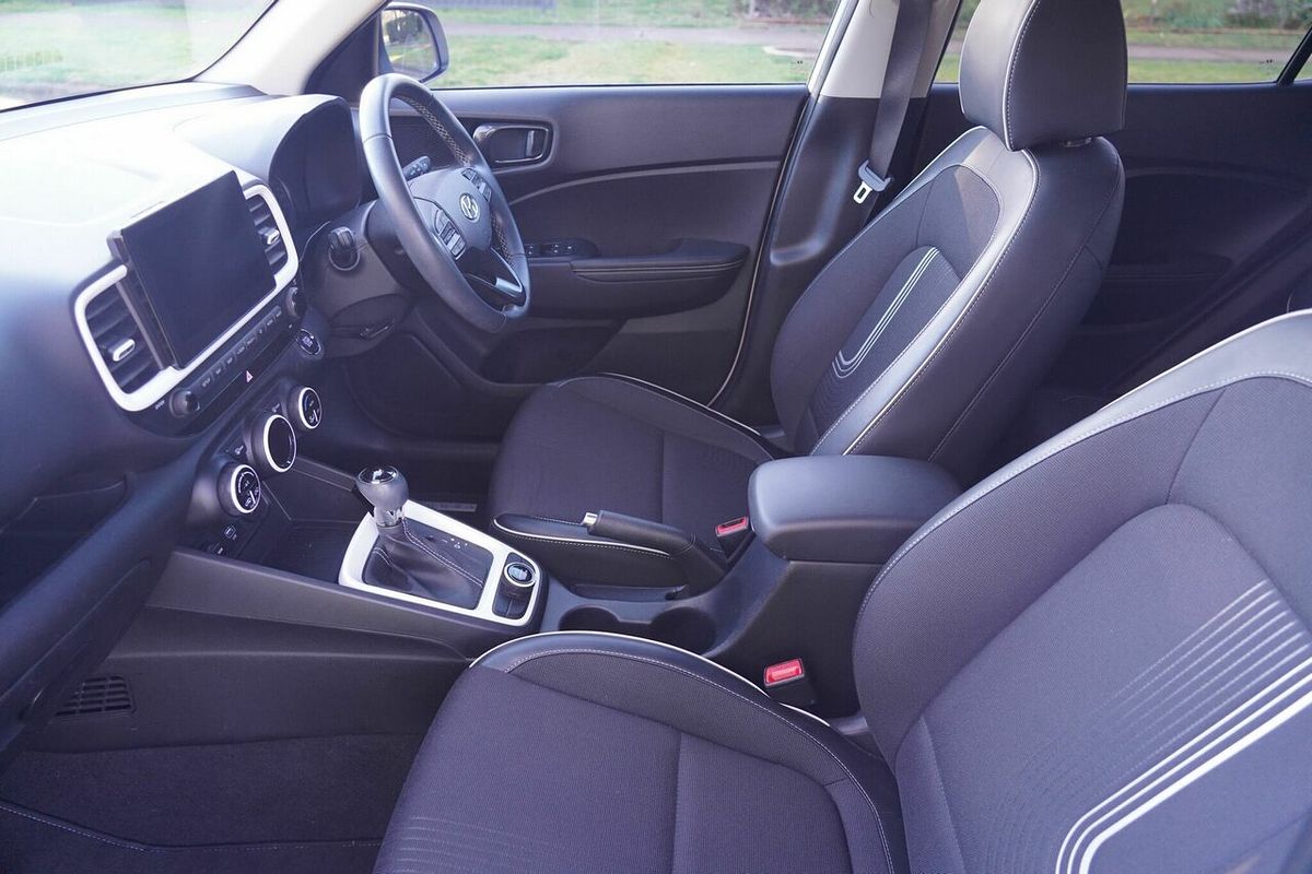 2021 Hyundai Venue Elite (Black Interior) QX.V3