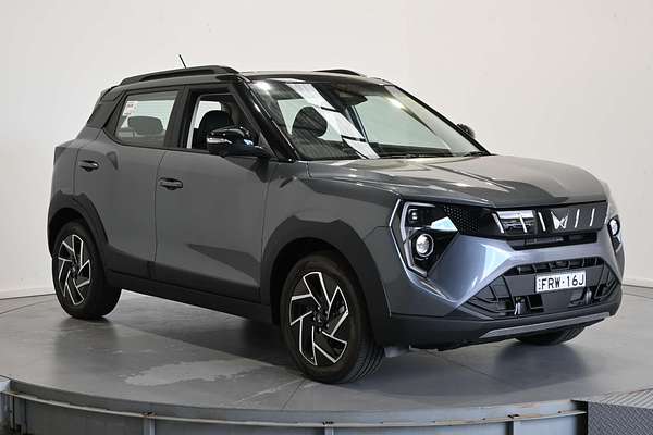 2025 Mahindra XUV 3XO AX7L