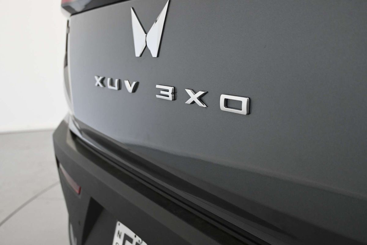2025 Mahindra XUV 3XO AX7L