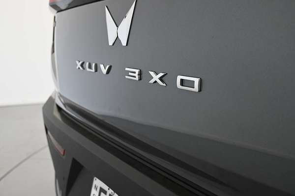 2025 Mahindra XUV 3XO AX7L