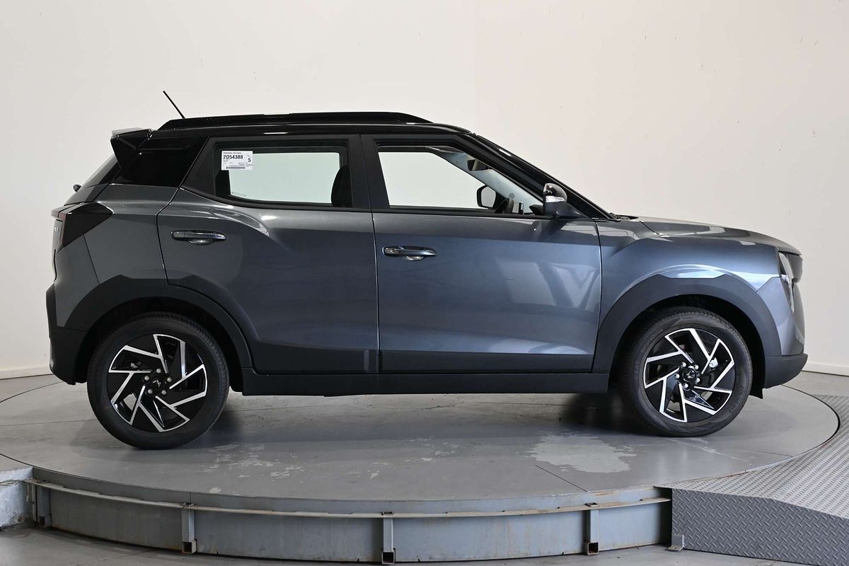 2025 Mahindra XUV 3XO AX7L