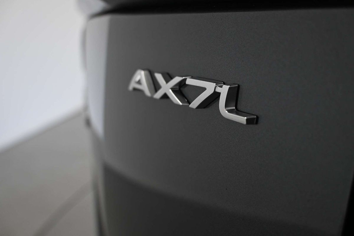 2025 Mahindra XUV 3XO AX7L