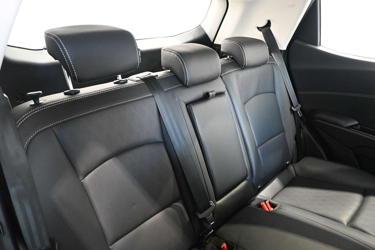 2025 Mahindra XUV 3XO AX7L