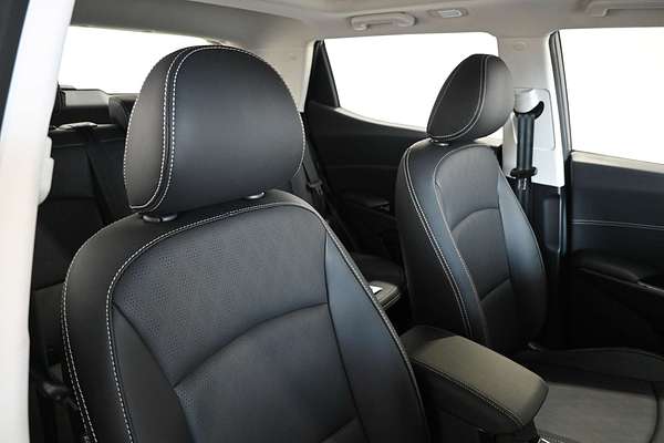 2025 Mahindra XUV 3XO AX7L