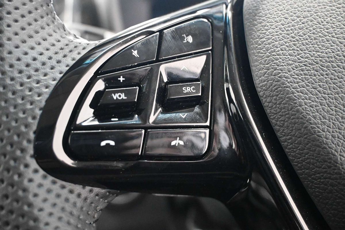 2025 Mahindra XUV 3XO AX7L