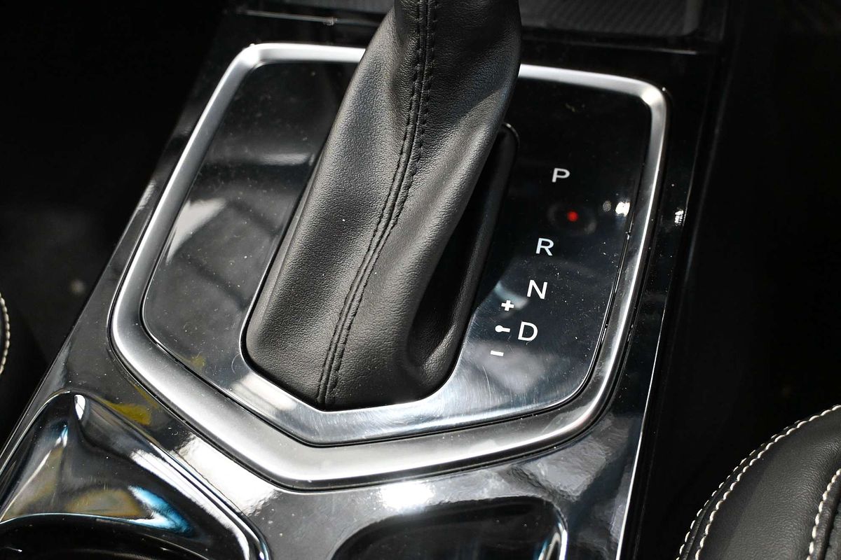 2025 Mahindra XUV 3XO AX7L