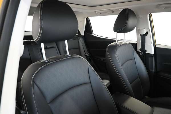 2025 Mahindra XUV 3XO AX7L