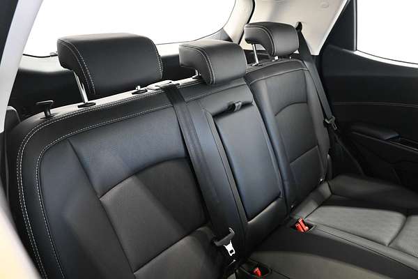 2025 Mahindra XUV 3XO AX7L