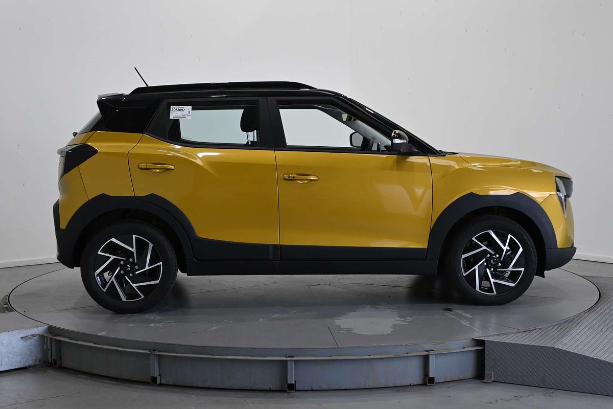 2025 Mahindra XUV 3XO AX7L