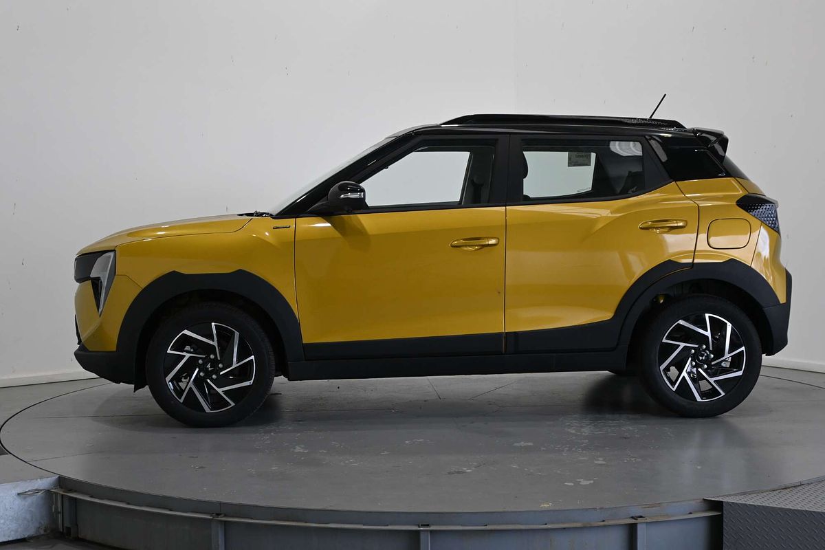 2025 Mahindra XUV 3XO AX7L