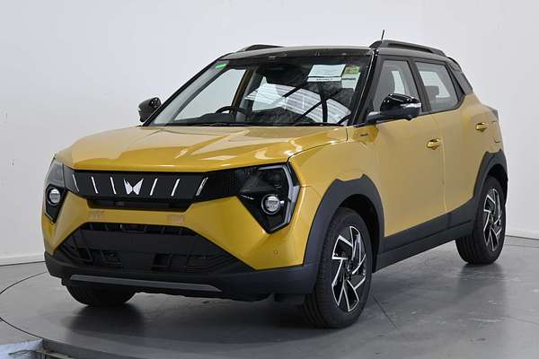 2025 Mahindra XUV 3XO AX7L