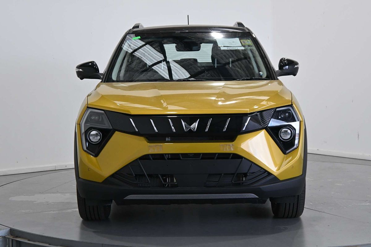 2025 Mahindra XUV 3XO AX7L