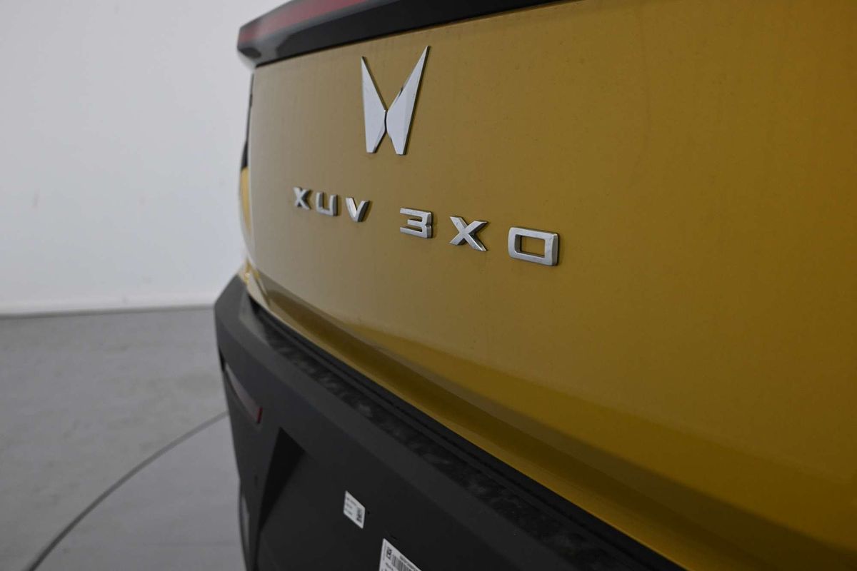2025 Mahindra XUV 3XO AX7L