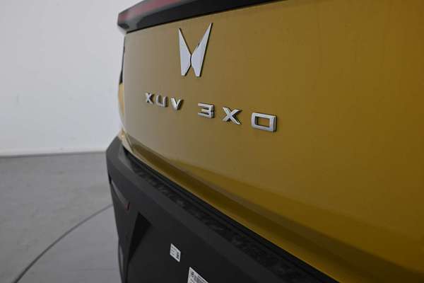 2025 Mahindra XUV 3XO AX7L