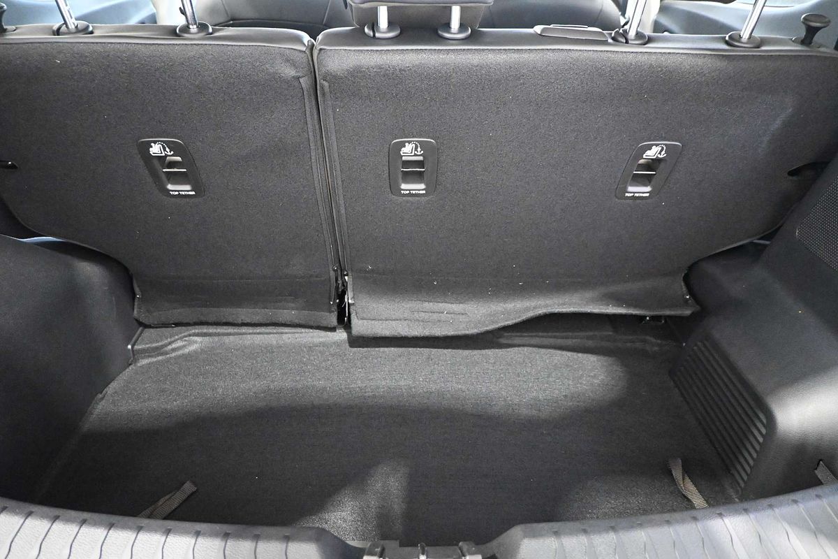 2025 Mahindra XUV 3XO AX7L