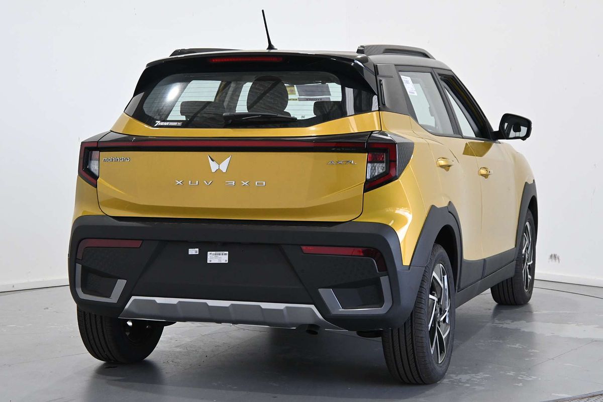 2025 Mahindra XUV 3XO AX7L