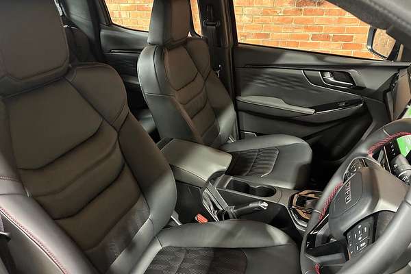 2025 Isuzu D-MAX X-TERRAIN 4X4