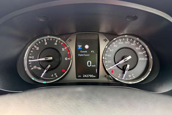 2020 Toyota Hilux SR5 GUN126R 4X4