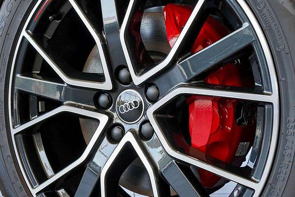 2024 Audi Q5 55 TFSI e S line FY