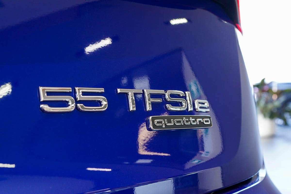 2024 Audi Q5 55 TFSI e S line FY