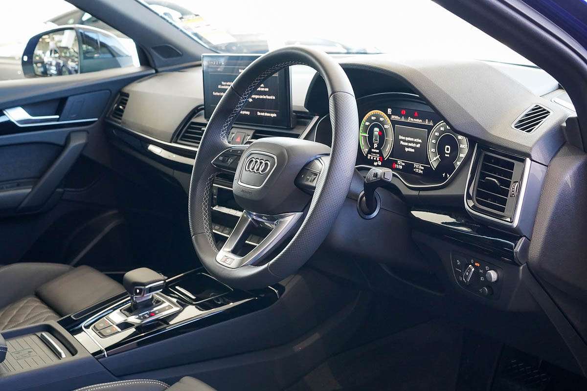 2024 Audi Q5 55 TFSI e S line FY