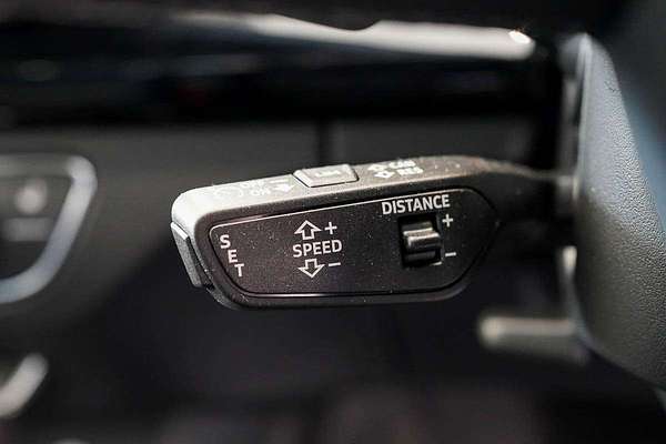 2024 Audi Q5 55 TFSI e S line FY