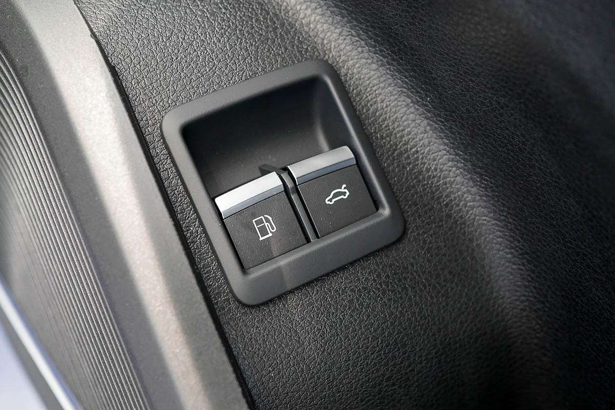 2024 Audi Q5 55 TFSI e S line FY